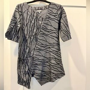 Niche Nilgun Derman Black and Gray Textured Blouse